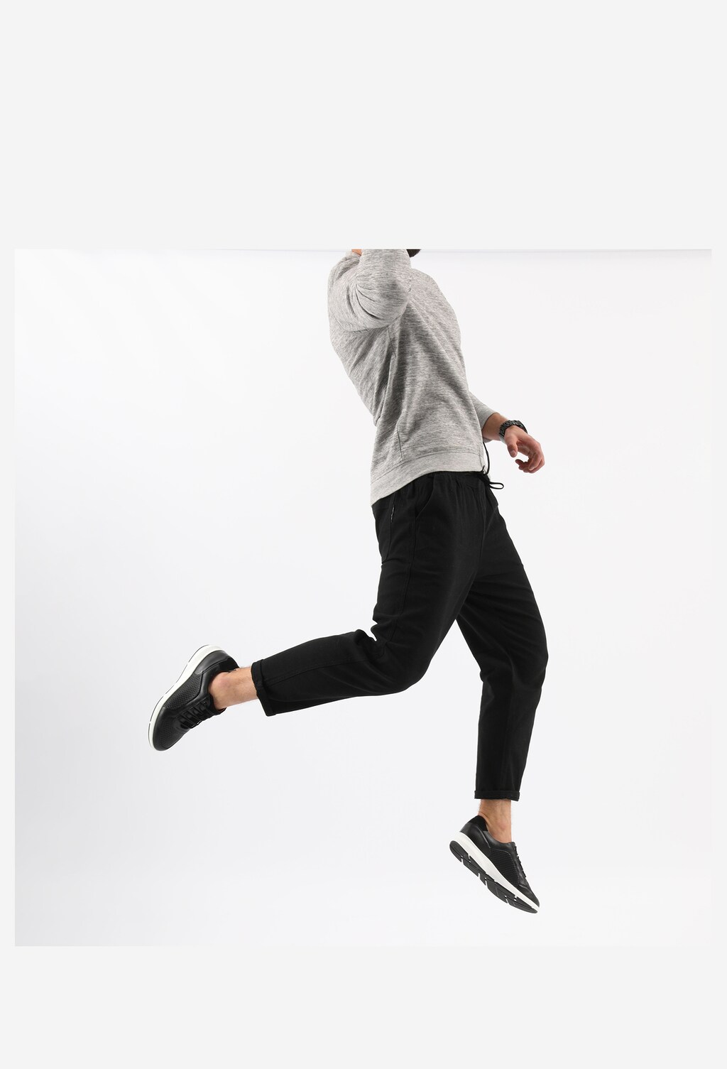 Czarne sneakersy męskie na białej podeszwie 10062-71 Widok 7