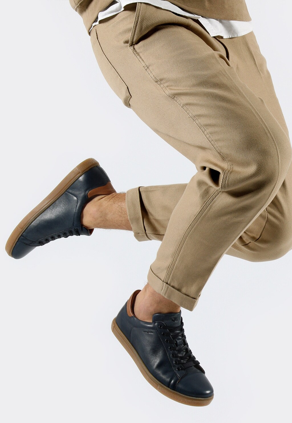 Granatowe trampki męskie ze skóry licowej 9060-56 Widok 7