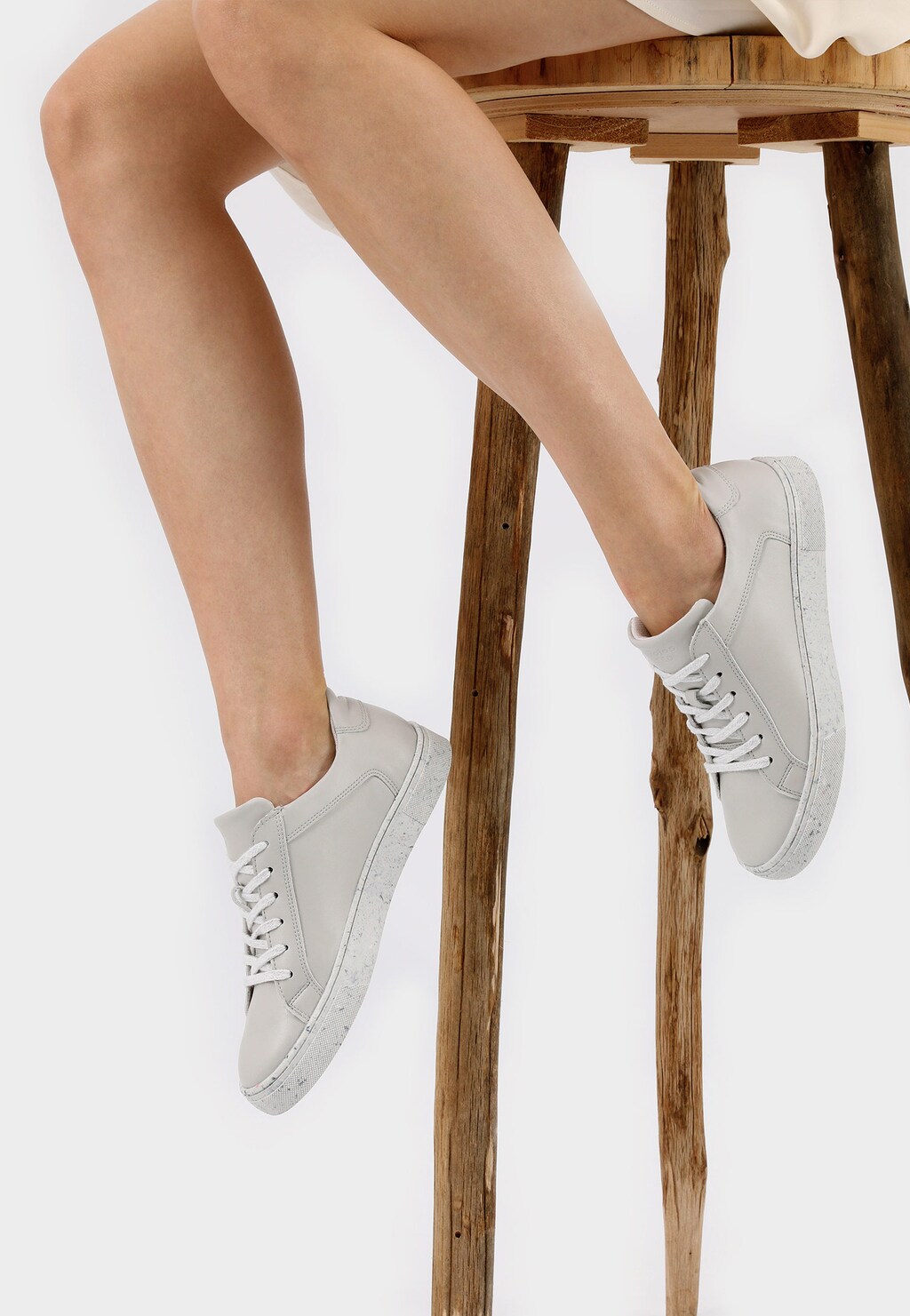 Szare półbuty WOJAS ECO z podszewką z bambusa oraz wyściółką z agawy i naturalnego lateksu 46068-10 Widok 8