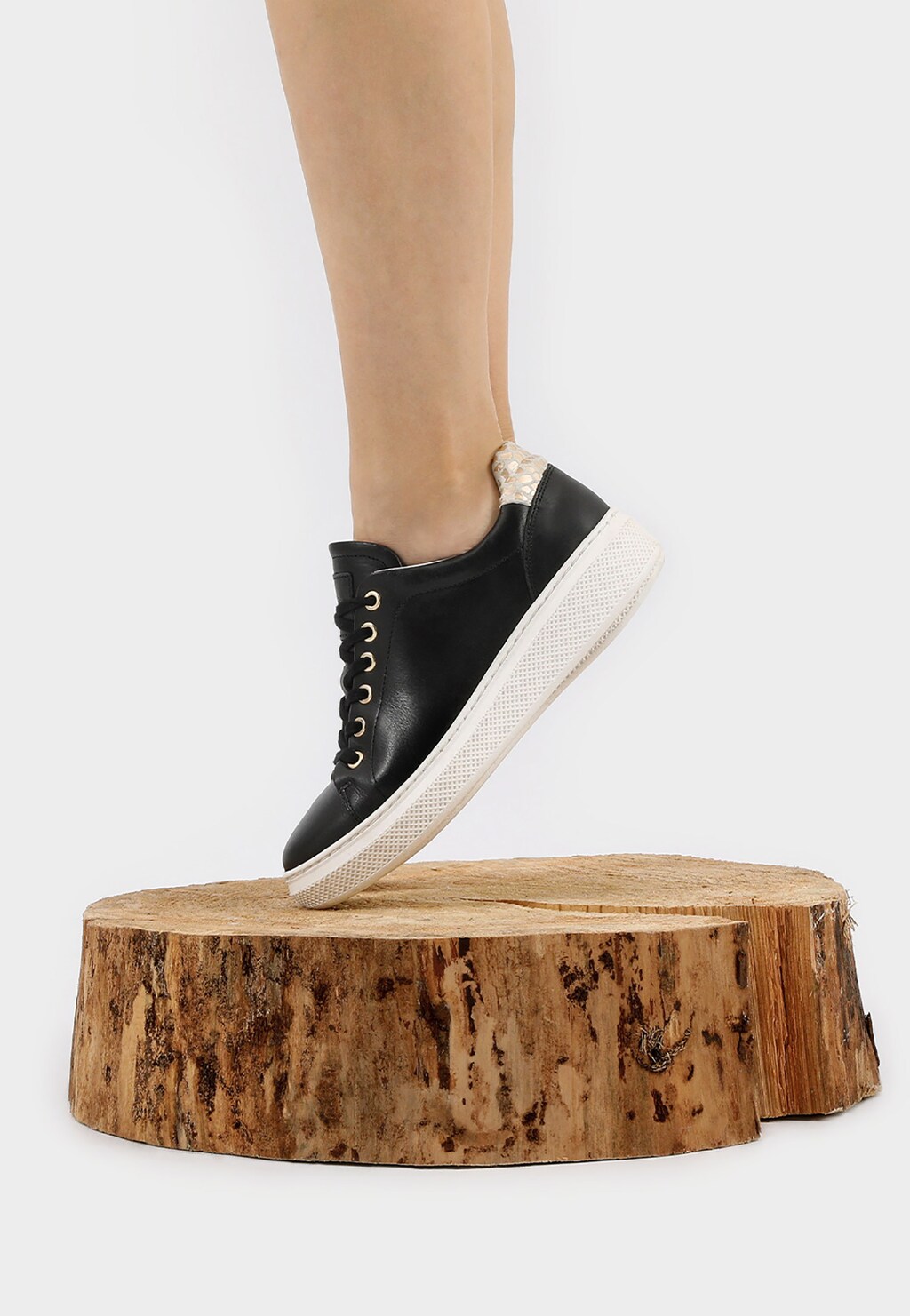 Dámske sneakersy z lícovej kože na každodenné nosenie 46089-51 Widok 9