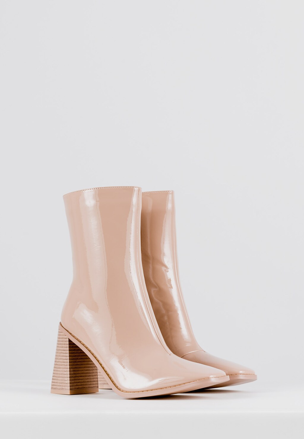 WJS beżowe lakierowane botki z noskiem w szpic WJS46035-34 Widok 2