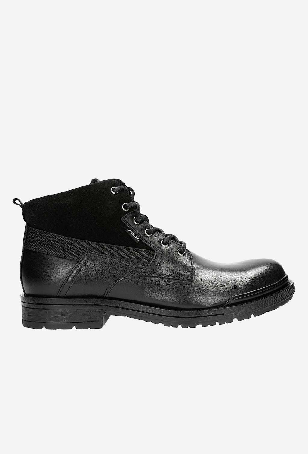 Czarne ocieplane trzewiki męskie Wojas model 24033-71 w stylu workery, wykonane ze skóry z zamszową cholewką, z mocną podeszwą, widok z boku.