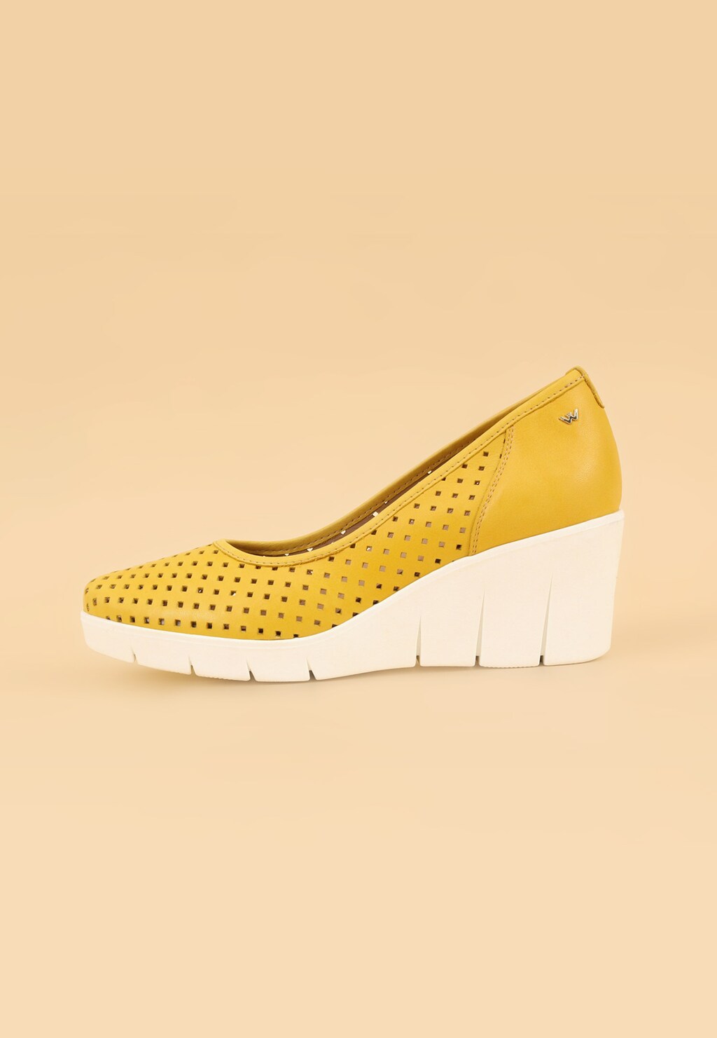 Žlté dámske lodičky z lícovej kože a s klinovým podpätkom 46082-58 Widok 7
