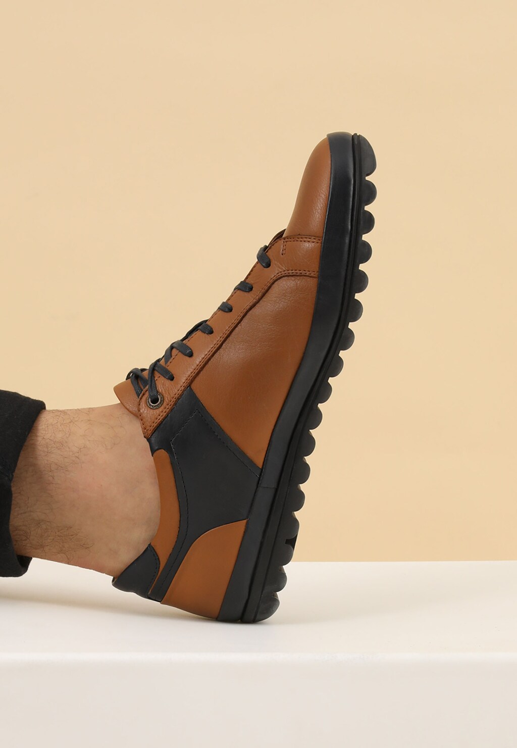 Dvojfarebné pánske botasky pre pohodlnú každodennú chôdzu 9046-73 Widok 8