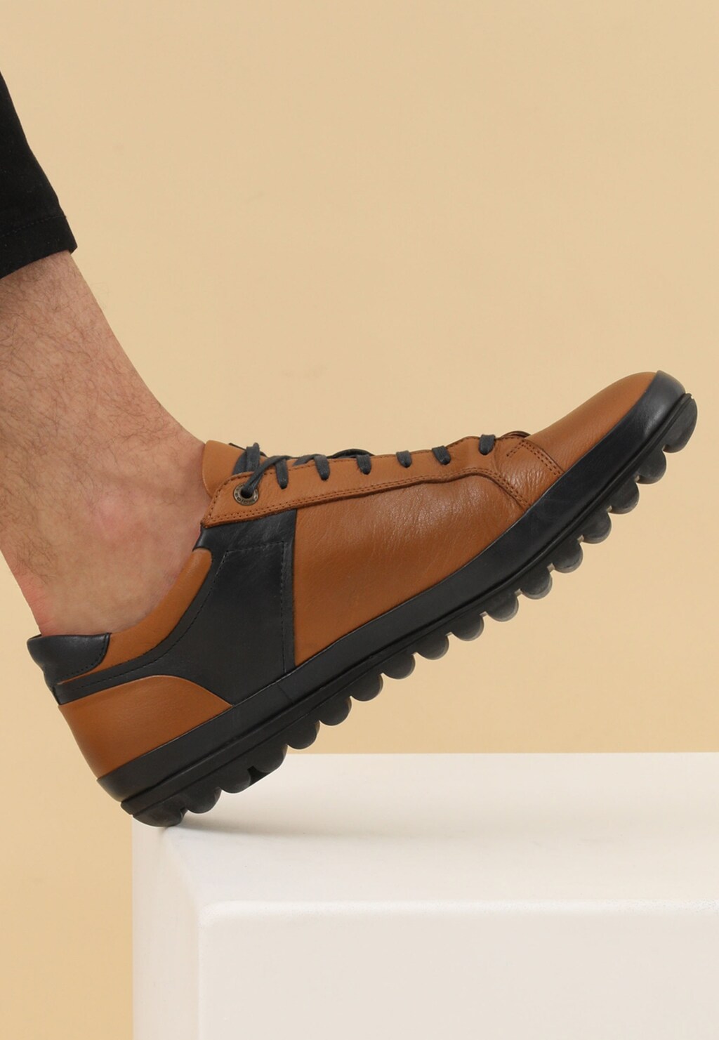 Dvojfarebné pánske botasky pre pohodlnú každodennú chôdzu 9046-73 Widok 9