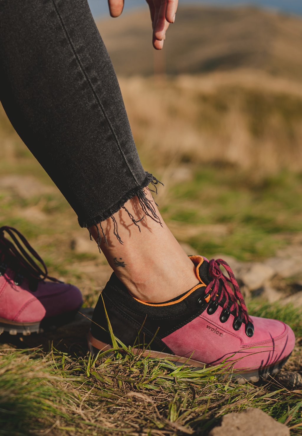 Różowe trekkingi damskie z czarnymi wstawkami 46083-95 Widok 9