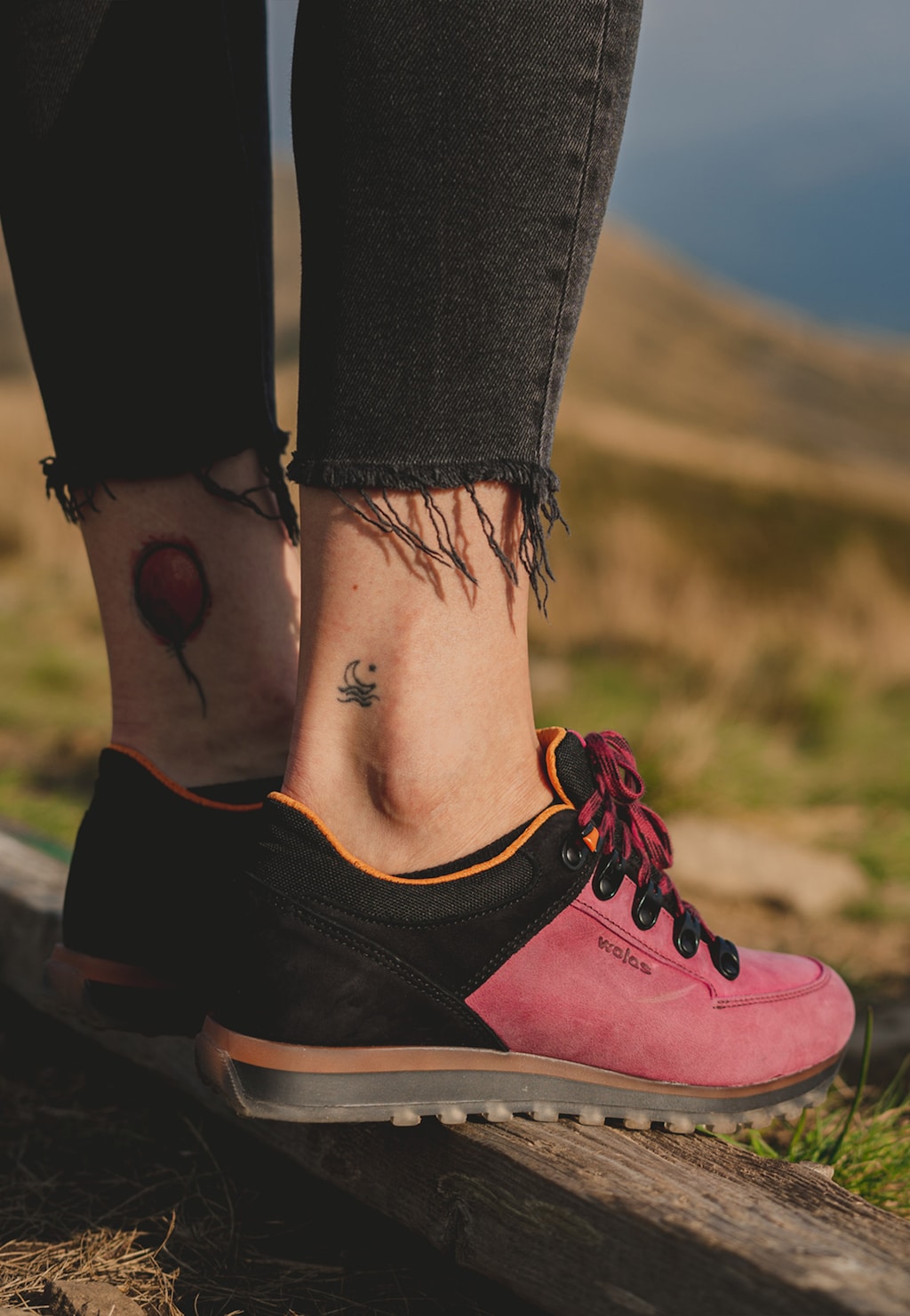 Różowe trekkingi damskie z czarnymi wstawkami 46083-95 Widok 1