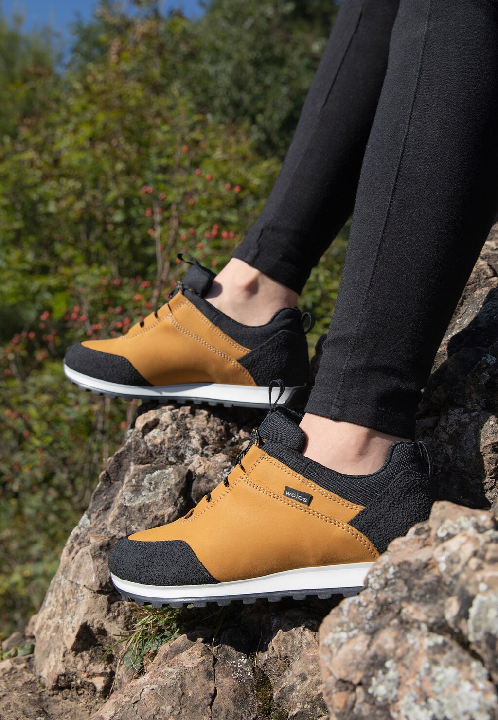 Žlté dámske športové tenisky s prvkami čiernej 46031-78 Widok 1