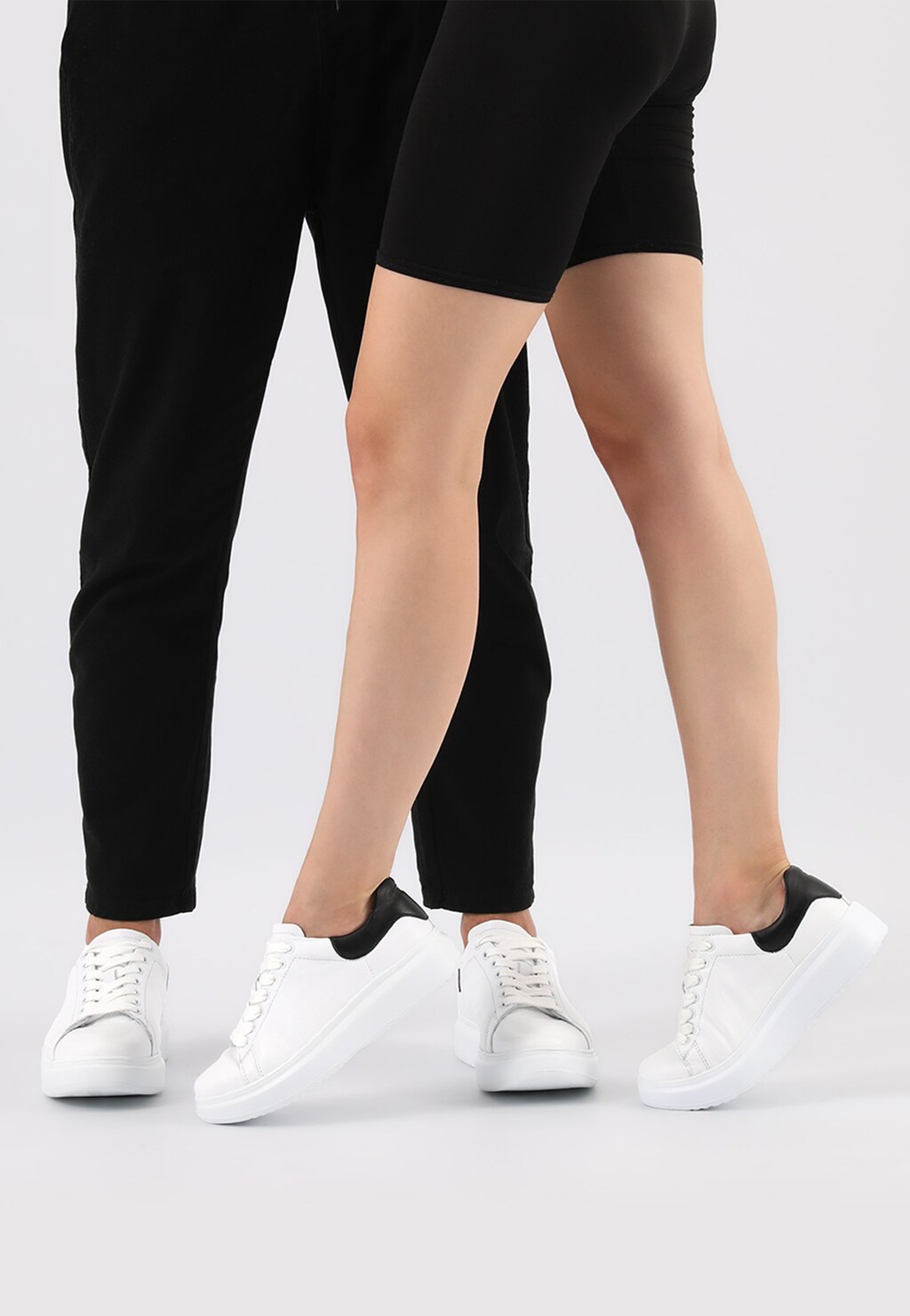 Białe trampki z kontrastową wstawką 46020-59 Widok 1