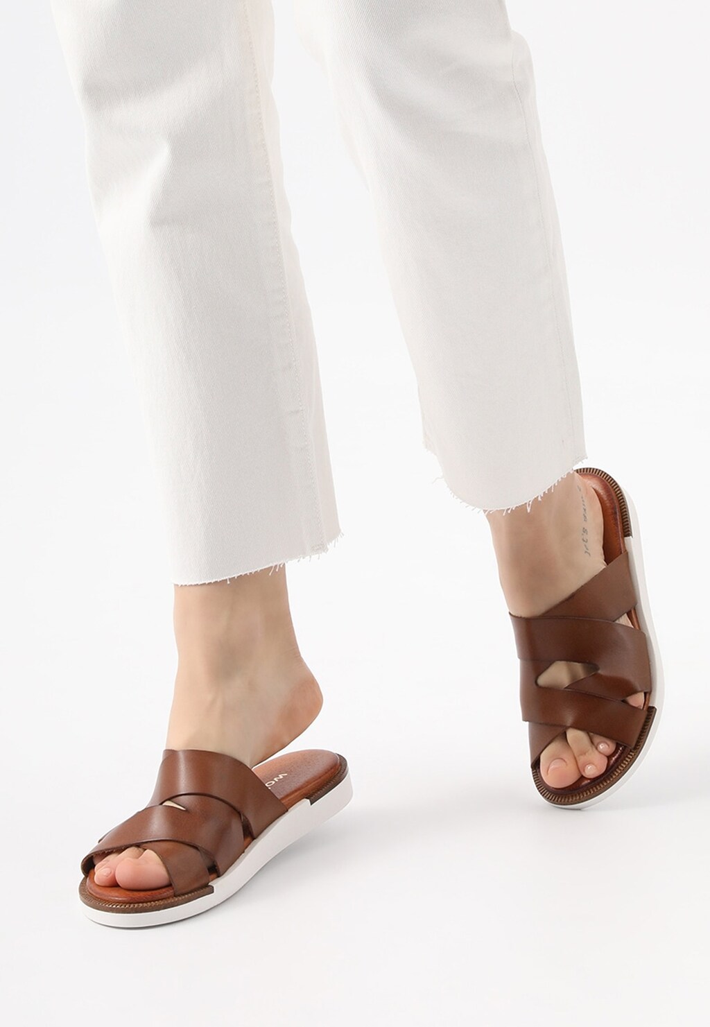 Hnědé kožené dámské žabky s bílou podrážkou  74044-52 Widok 9