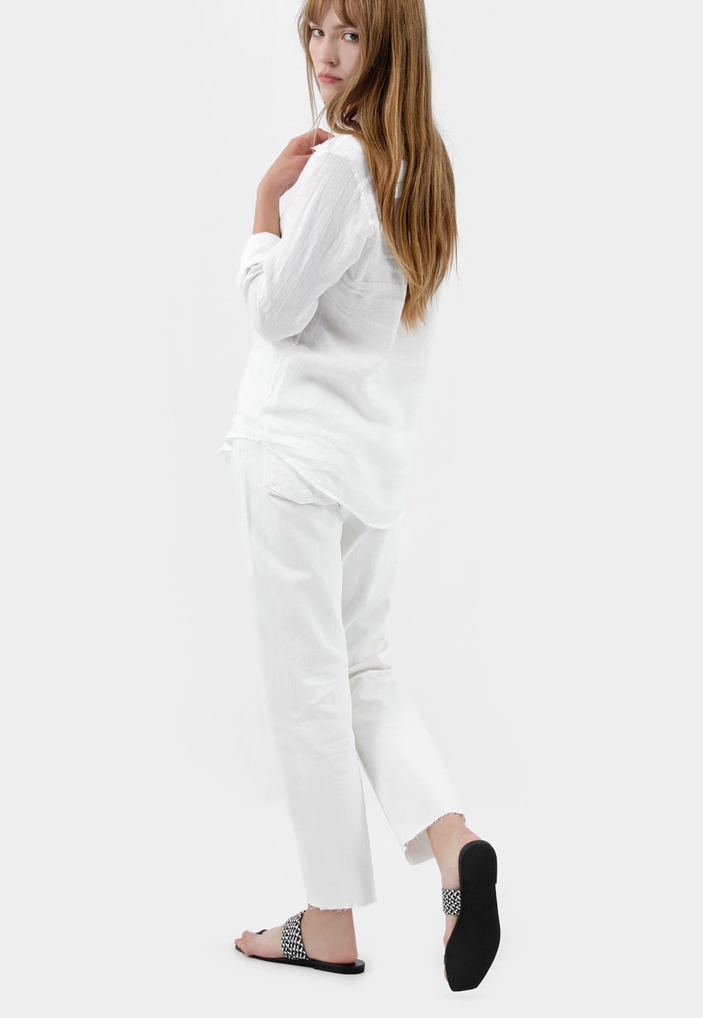 Czarne klapki damskie z  ozdobnym plecionym paskiem 74039-51 Widok 9