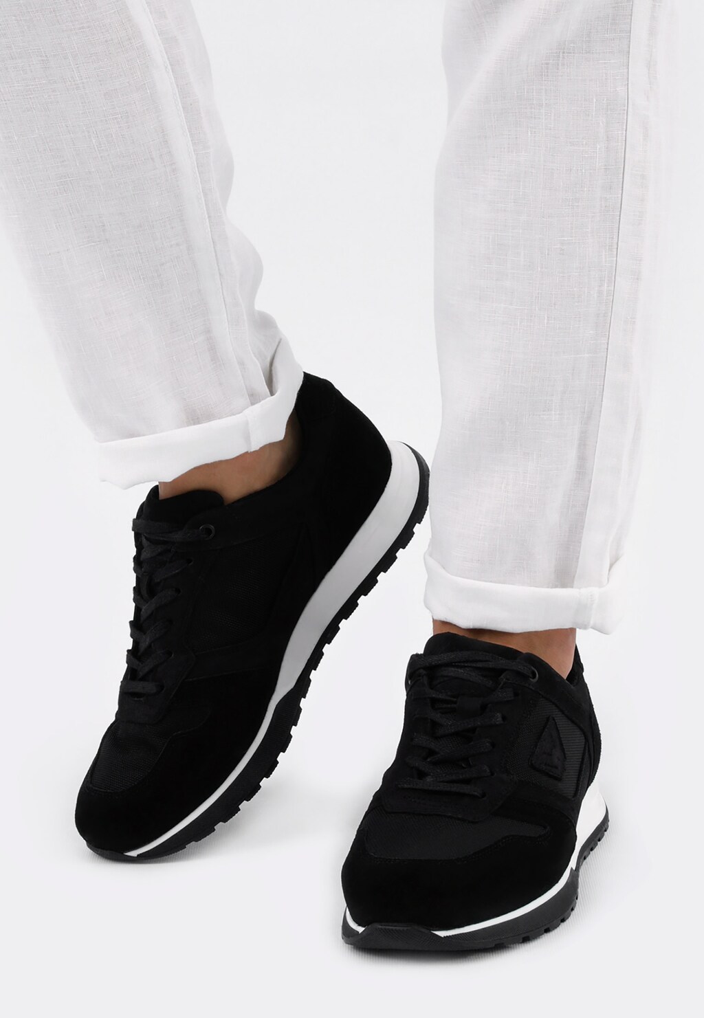 Czarne sneakersy męskie z łączonych materiałów 10095-81 Widok 1