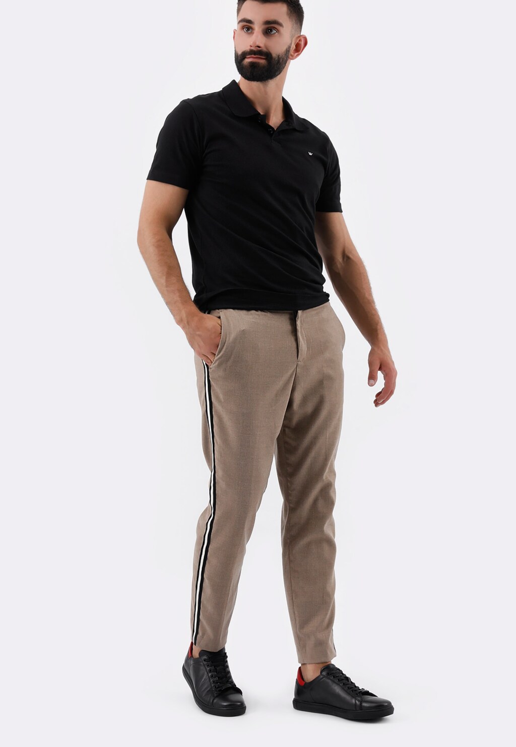 Czarne trampki męskie z czerwoną wstawką 9060-75 Widok 1