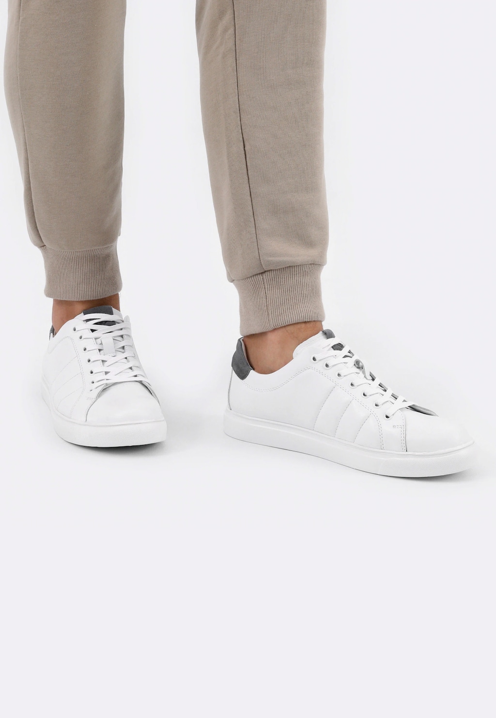 Kožené sneakersy pánske v neutrálnej bielej farbe 10046-59 Widok 7