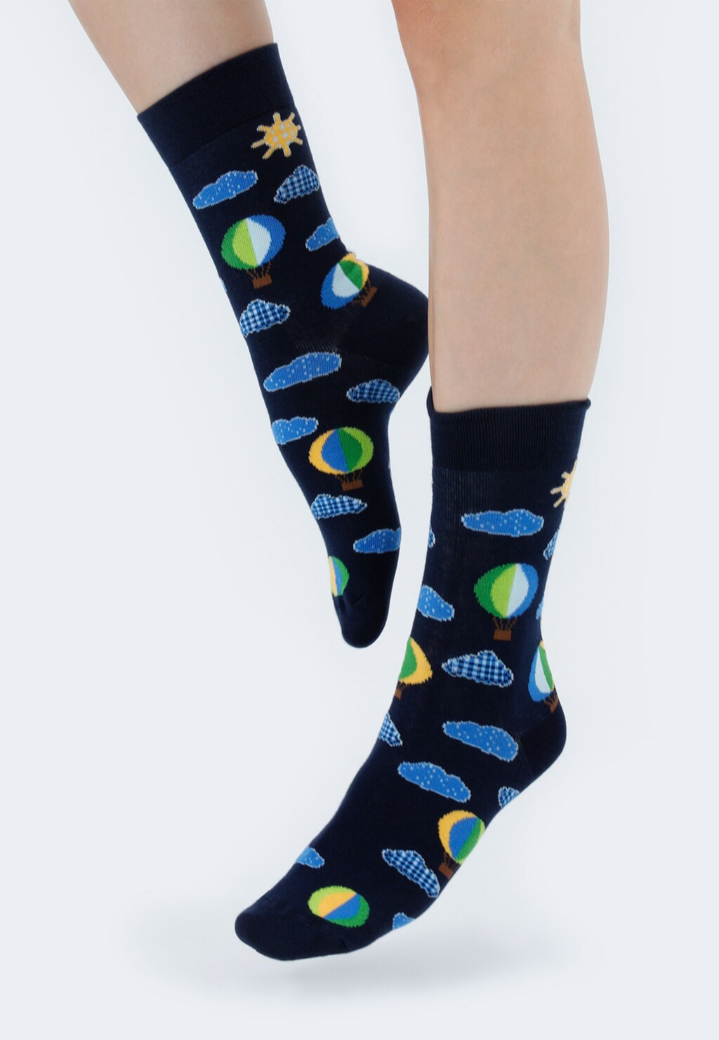 Granatowe skarpety z motywem nieba i lotem balonem 97034-86 Widok 4