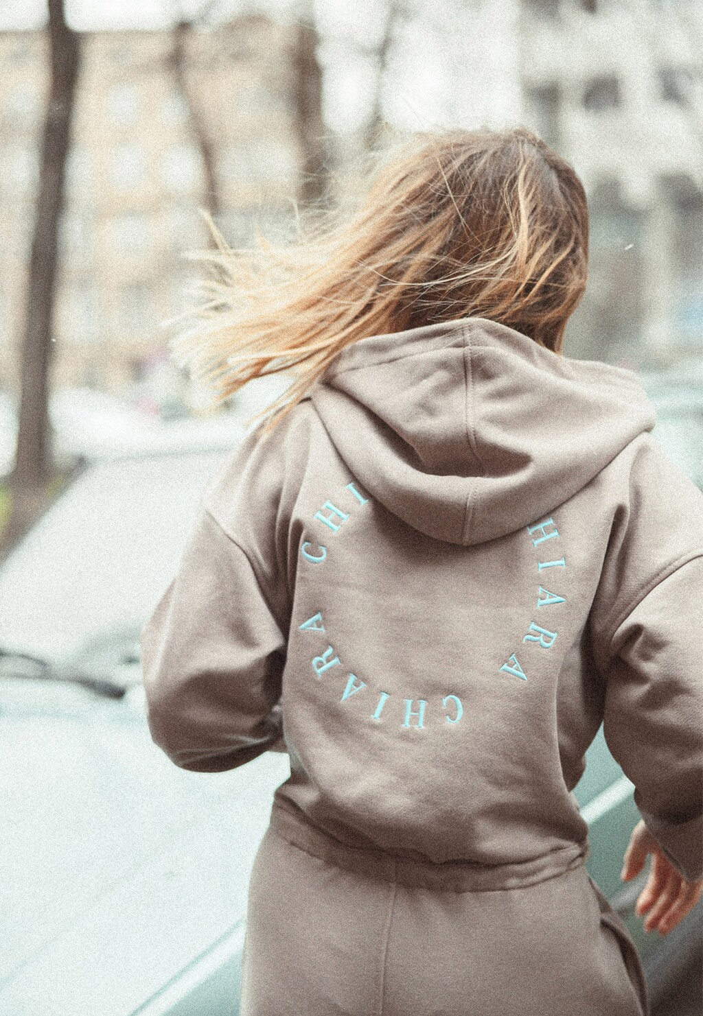 CHIARA beżowy kombinezon dresowy K250013-13 Widok 3