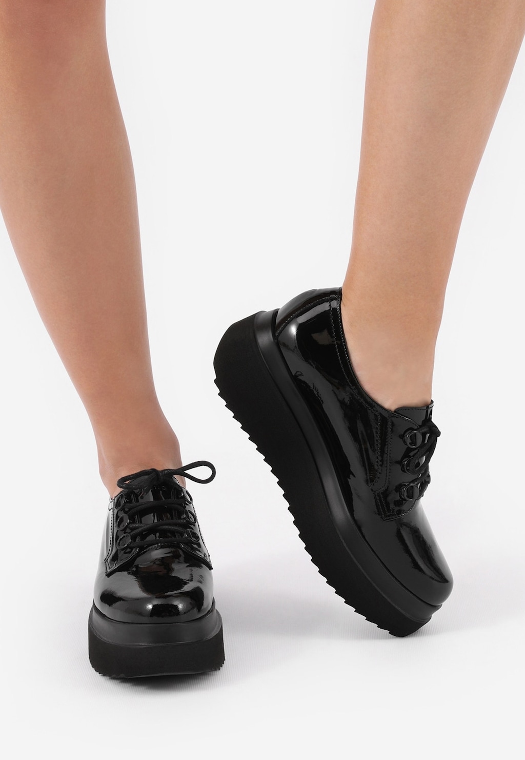 Czarne lakierowane creepersy damskie 46006-31 Widok 8