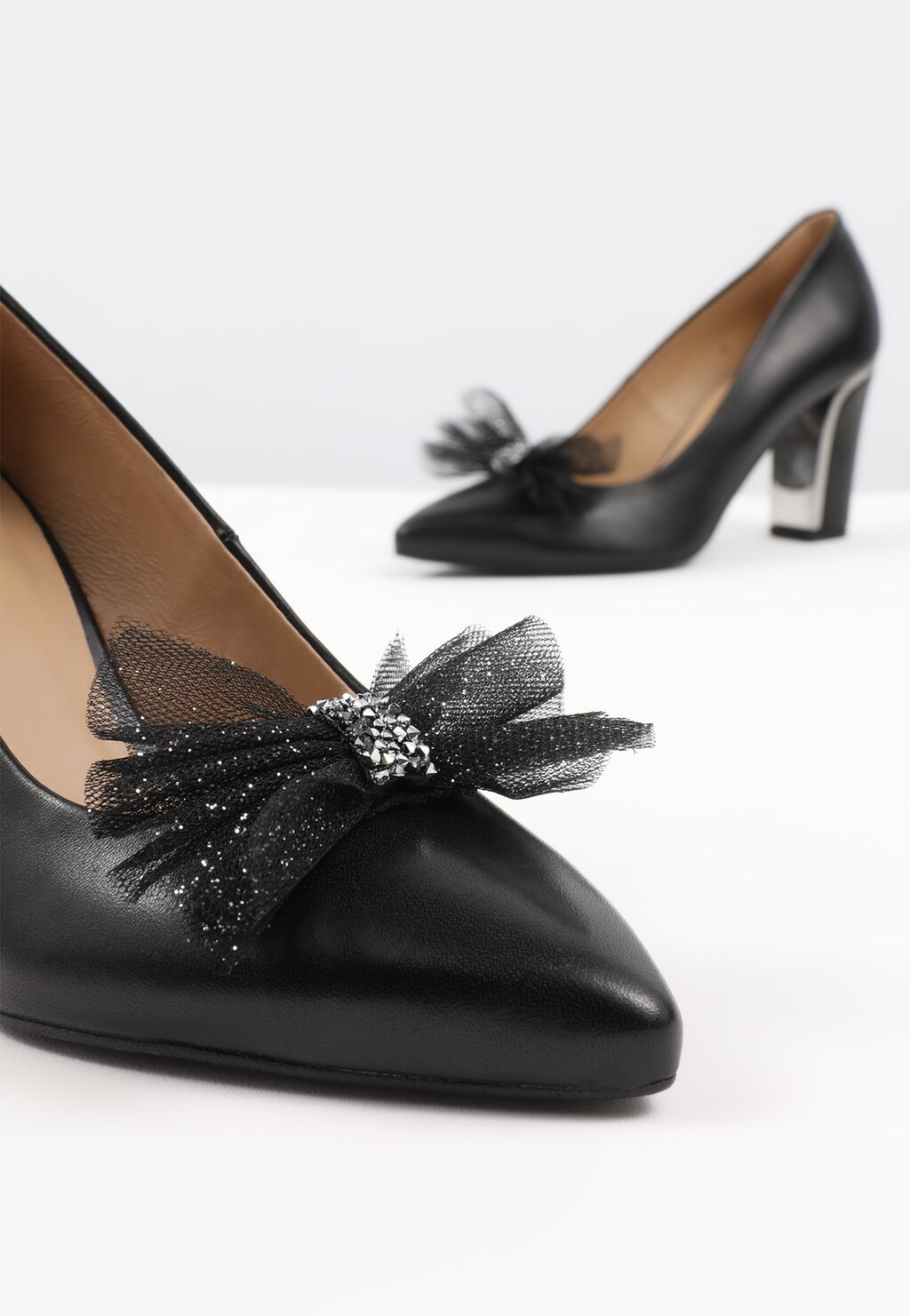 Czarne kokardki do obuwia z paskiem ozdobionym kryształkami  98503-81 Widok 5
