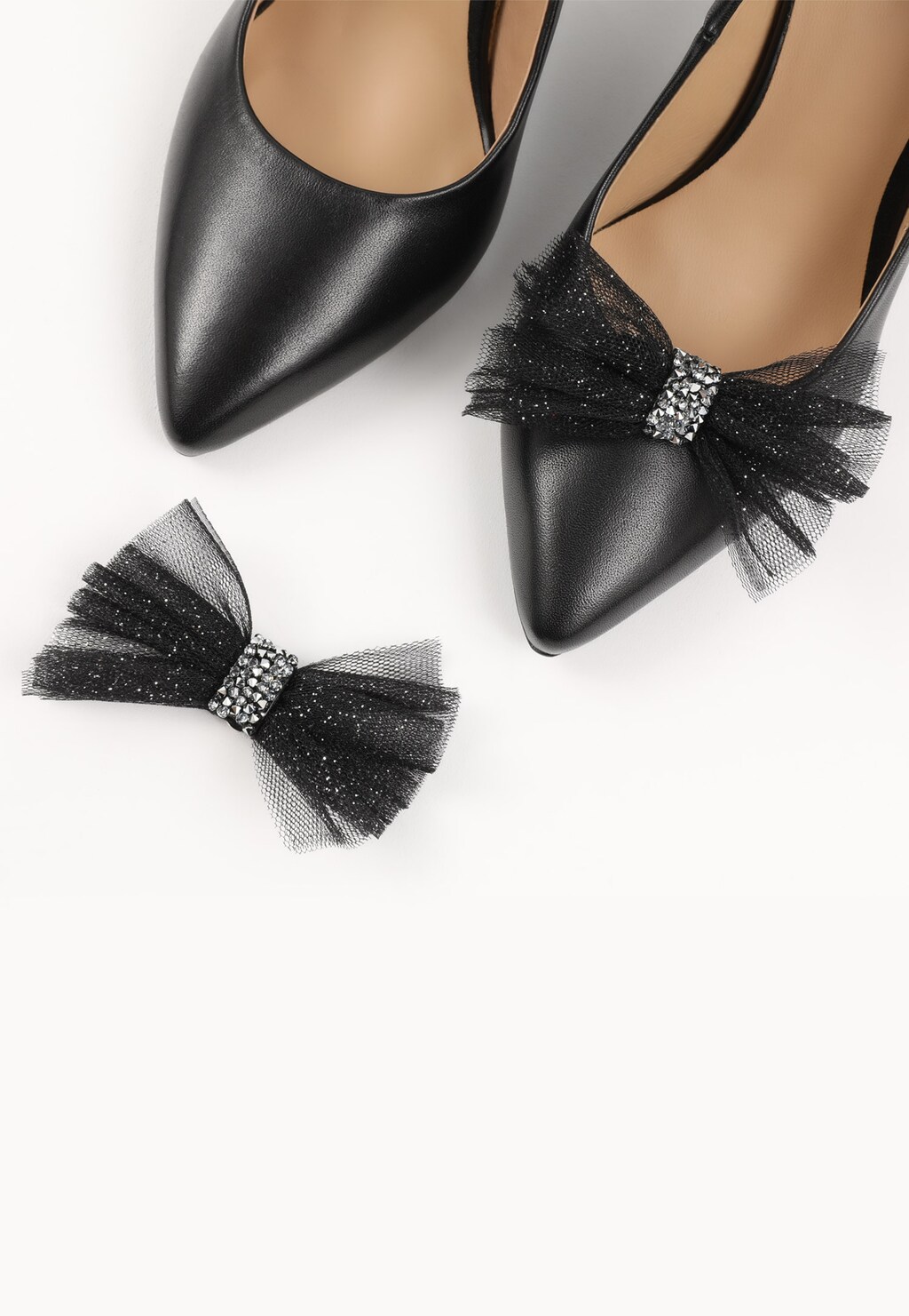 Czarne kokardki do obuwia z paskiem ozdobionym kryształkami  98503-81 Widok 1