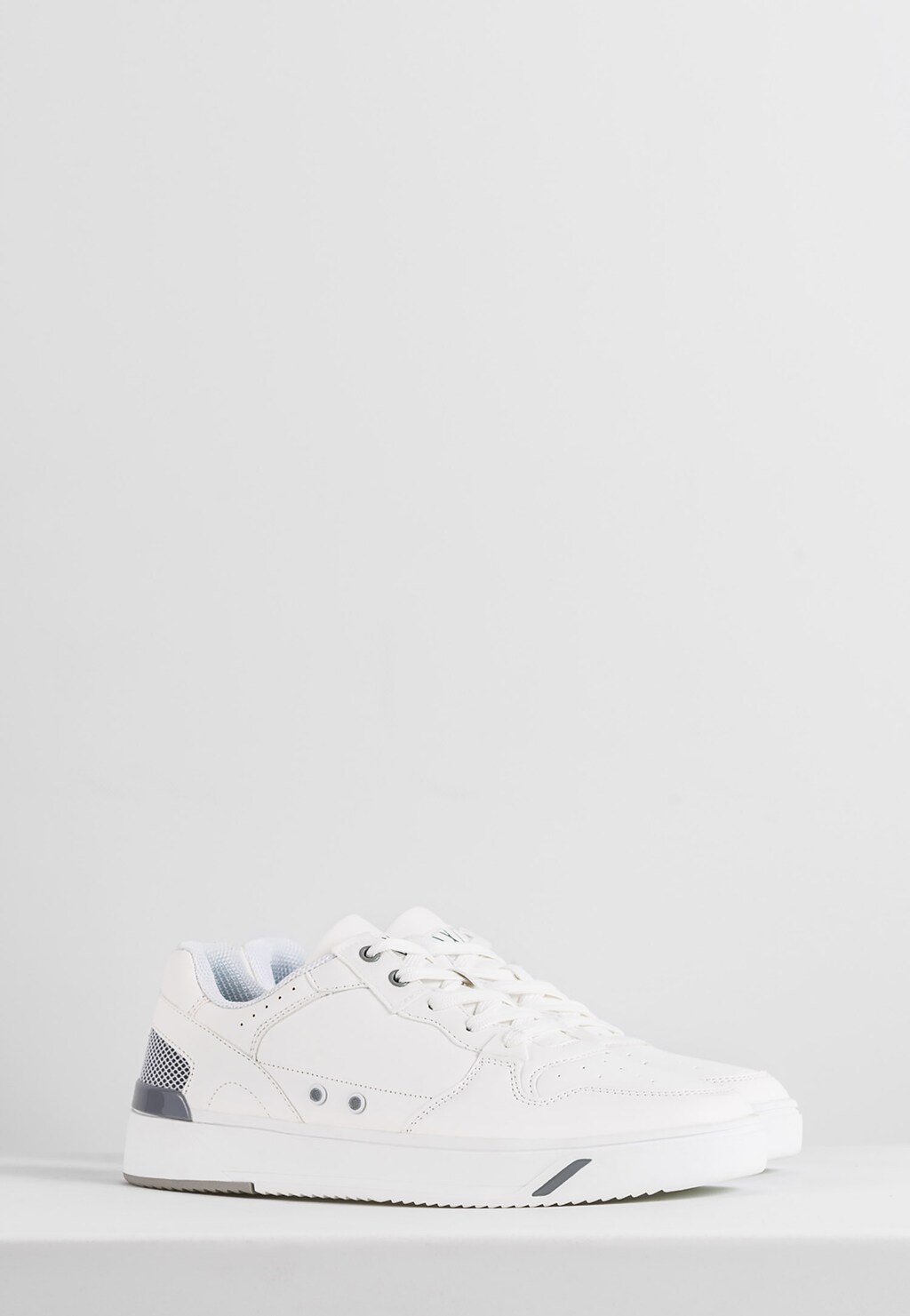 Biele pánske tenisky sú pohodlné a nadčasové WJS10008-89 Widok 2