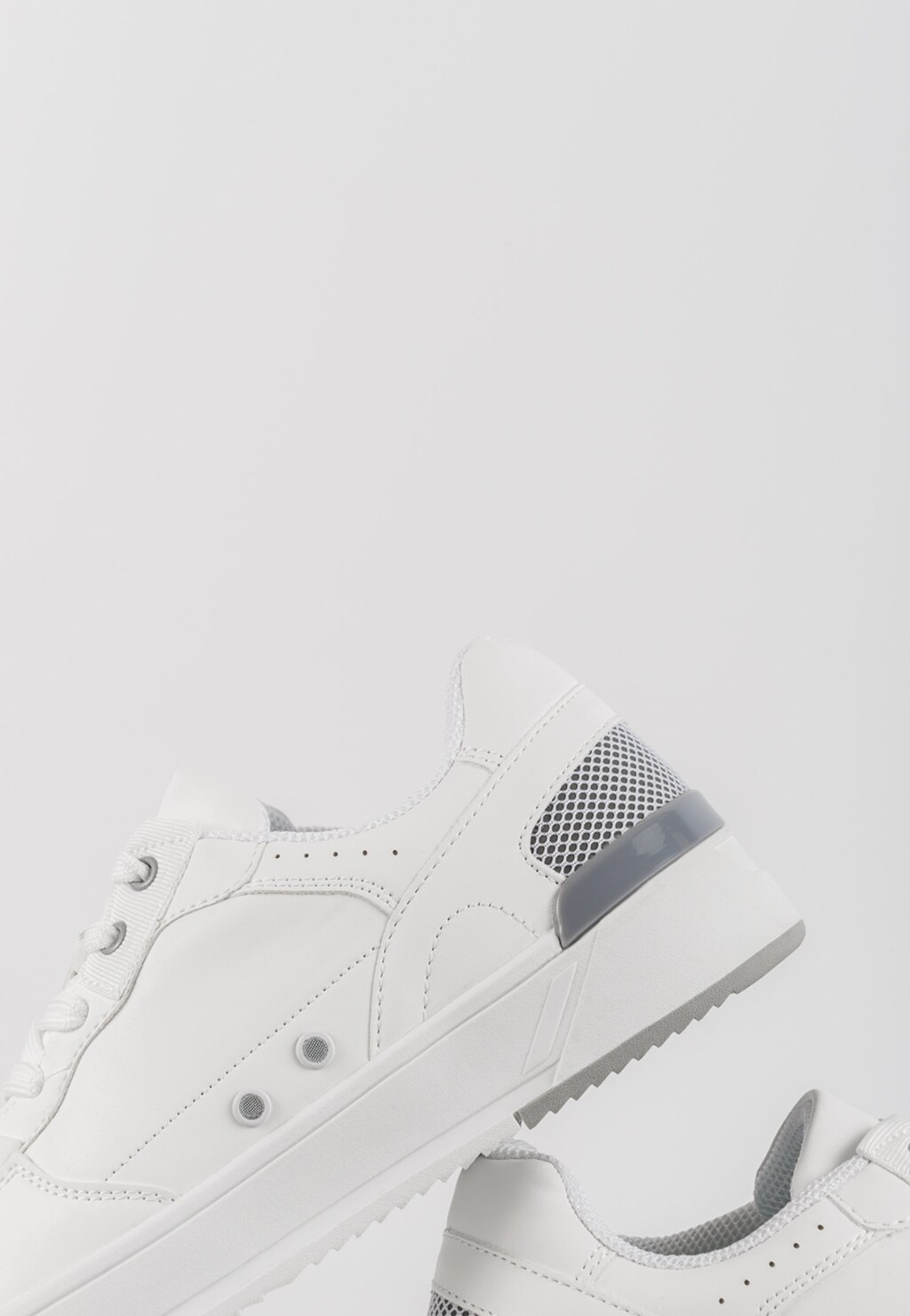 Biele pánske tenisky sú pohodlné a nadčasové WJS10008-89 Widok 4