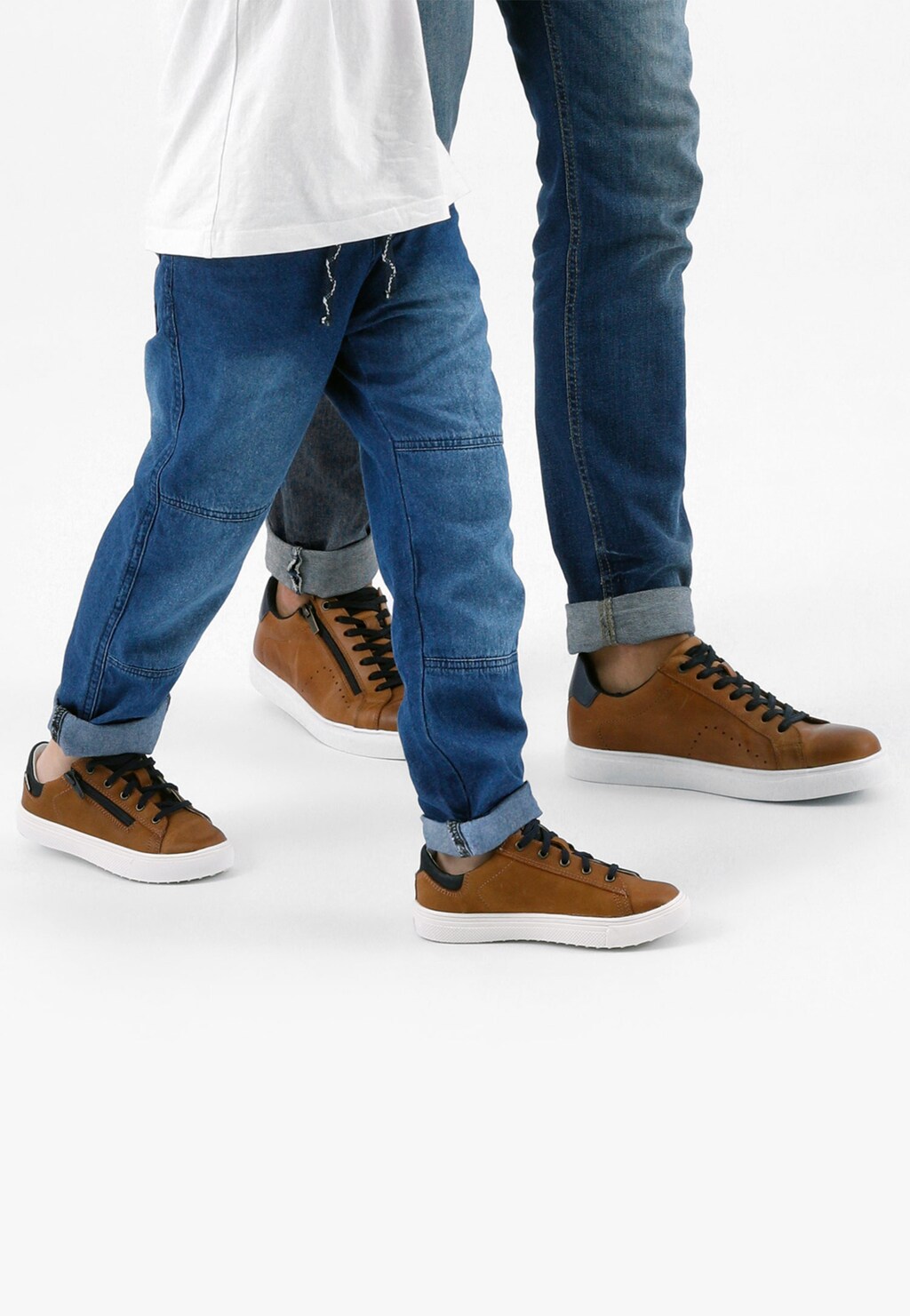 Kožené sneakersy pánske k ležérnym outfitom 10096-53 Widok 1