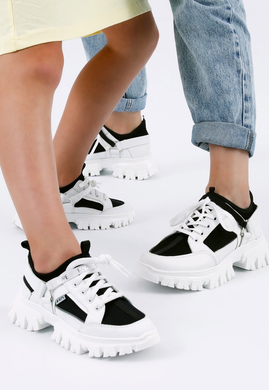 Białe półbuty damskie z czarnymi wstawkami 46078-79 Widok 7