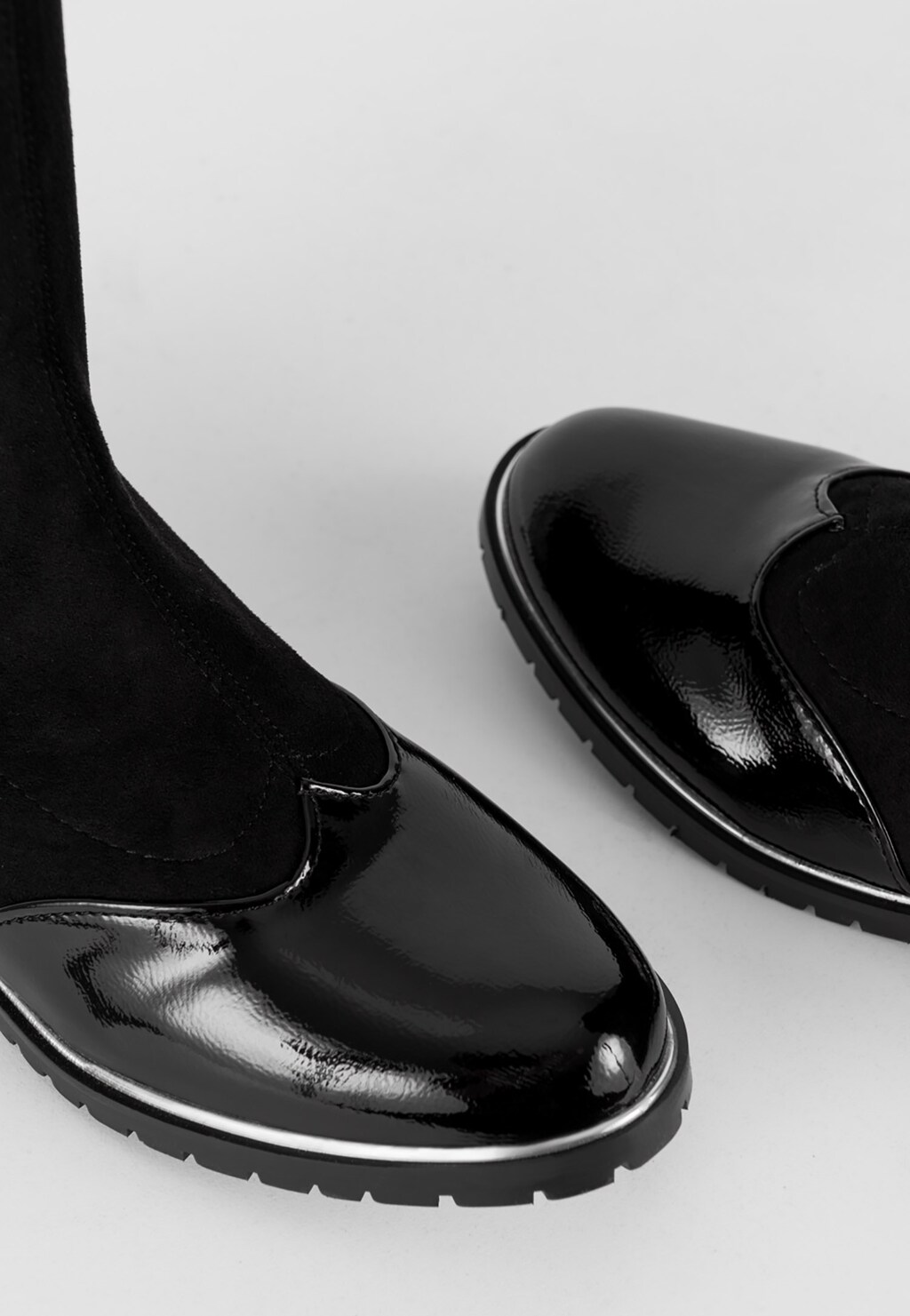 WJS czarne kozaki z lakierowanymi elementami WJS45008-71 Widok 4