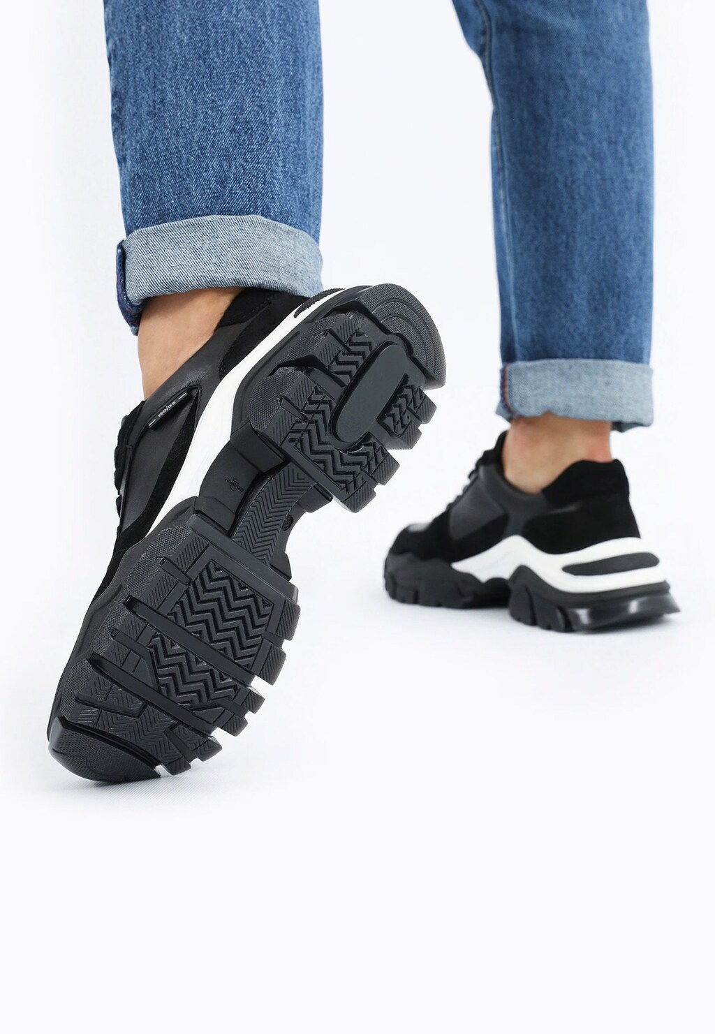 Czarne lekkie i wygodne sneakersy damskie z kontrastową wstawką 46111-71 Widok 7