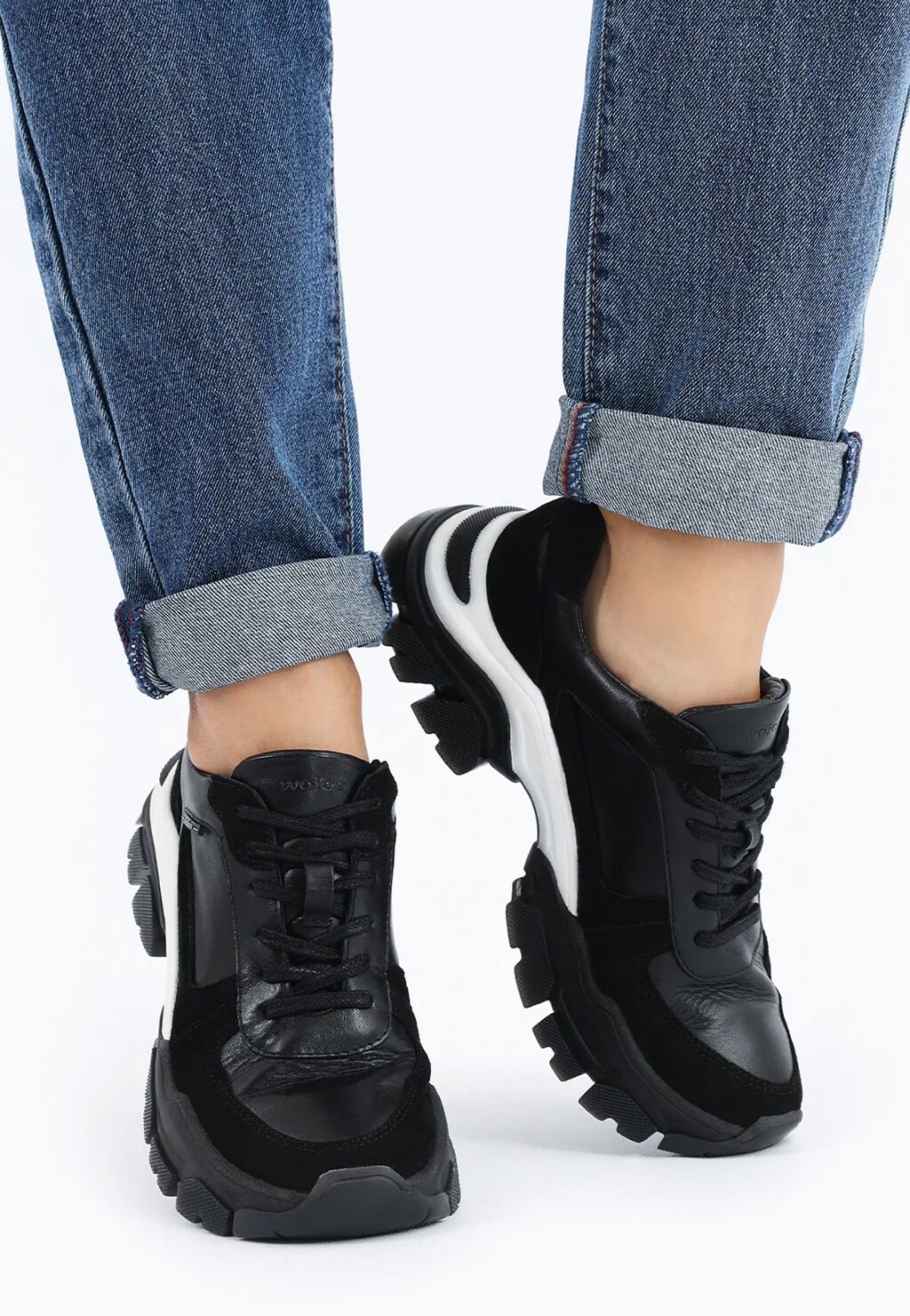 Czarne lekkie i wygodne sneakersy damskie z kontrastową wstawką 46111-71 Widok 8