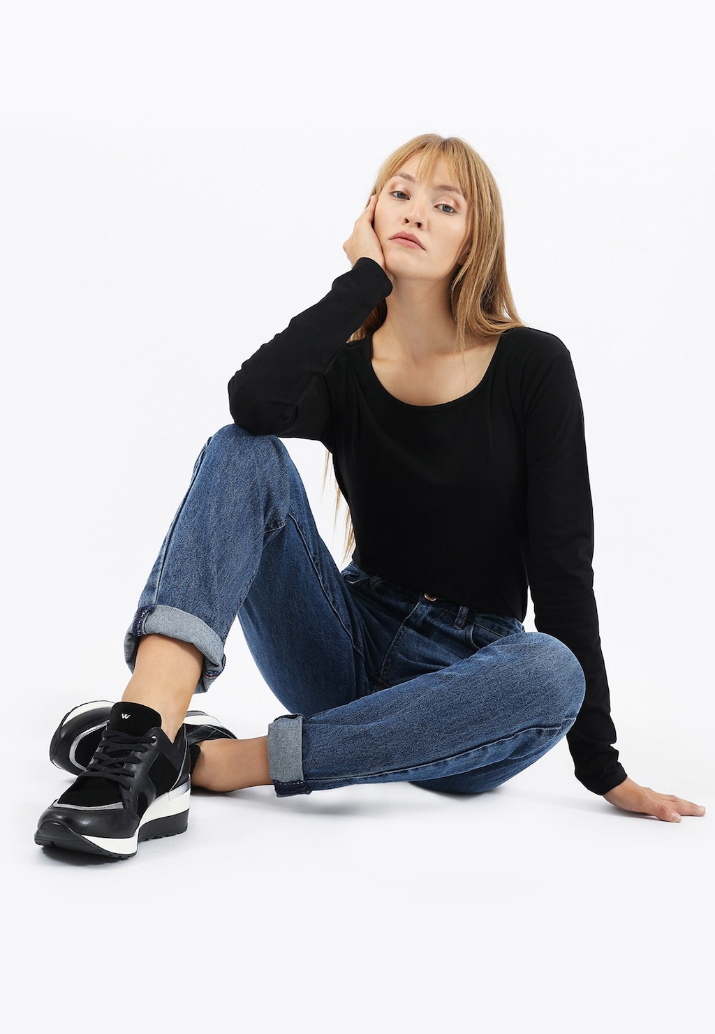 Czarne sneakersy damskie ze srebrnymi wstawkami 46107-71 Widok 10