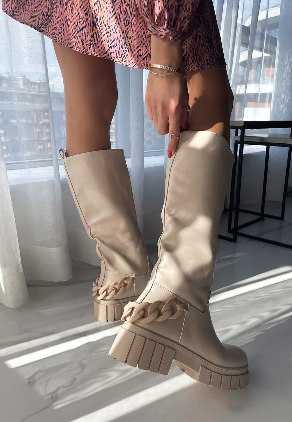 WJS beżowe kozaki damskie na grubej płaskiej podeszwie WJS45011-54 Widok 1