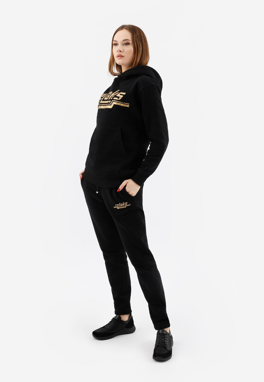 Czarne spodnie dresowe damskie RELAKS 98024-81 Widok 3