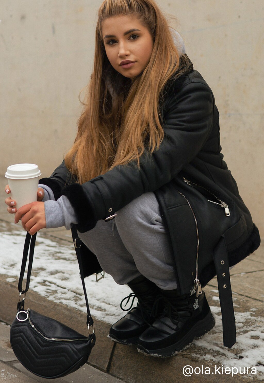 Czarna saszetka damska ze skóry licowej 80093-51 Widok 1