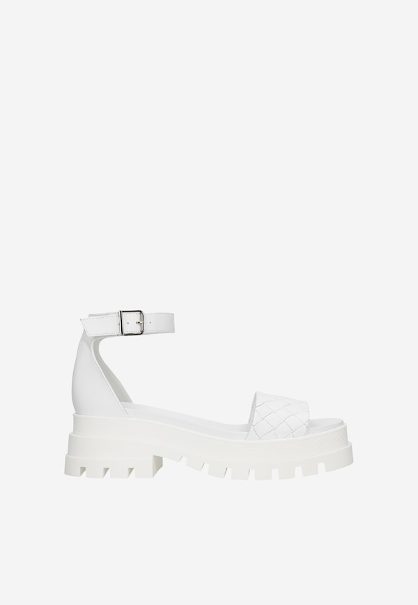 Białe sandały damskie z pikowanym paskiem