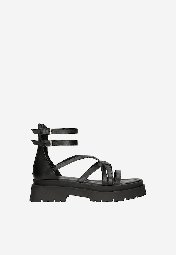 Trendy kožené černé dámské sandály na širokém podpatku