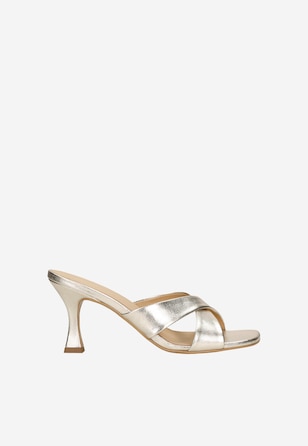 Klapki damskie na obcasie w kolorze złoty metalik