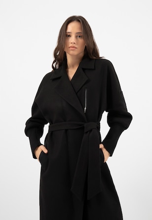 RELAKS černý dámský kabát s originálními rukávy