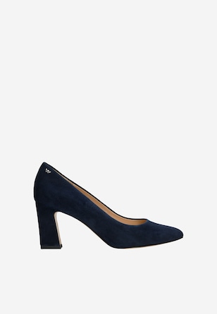 Synonymum luxusu aj to sú tmavomodré dámske lodičky