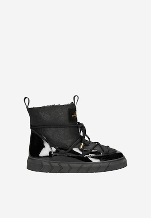 RELAKS black snow boots with golden accents