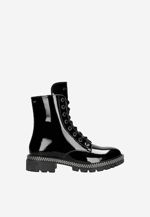 Czarne lakierowane trzewiki damskie z ozdobioną podeszwą