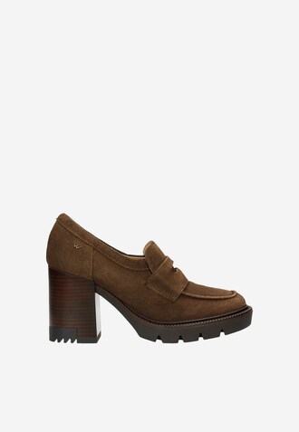 Brązowe mokasyny penny loafers na słupku