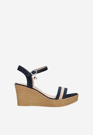 Sandały damskie na koturnie z plecionymi granatowo-beżowymi paskami