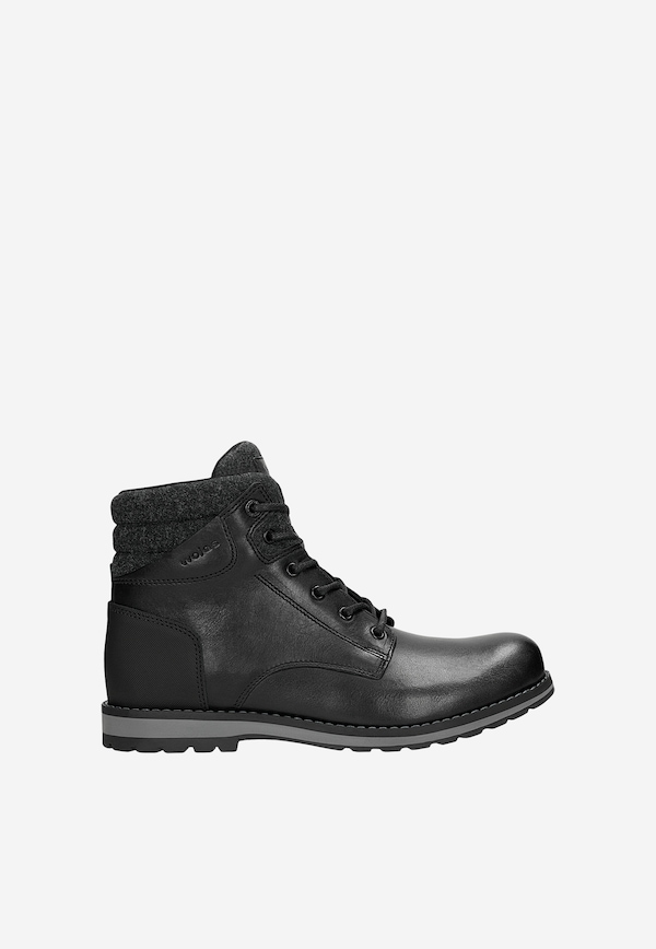 Men's black work boots with insulation