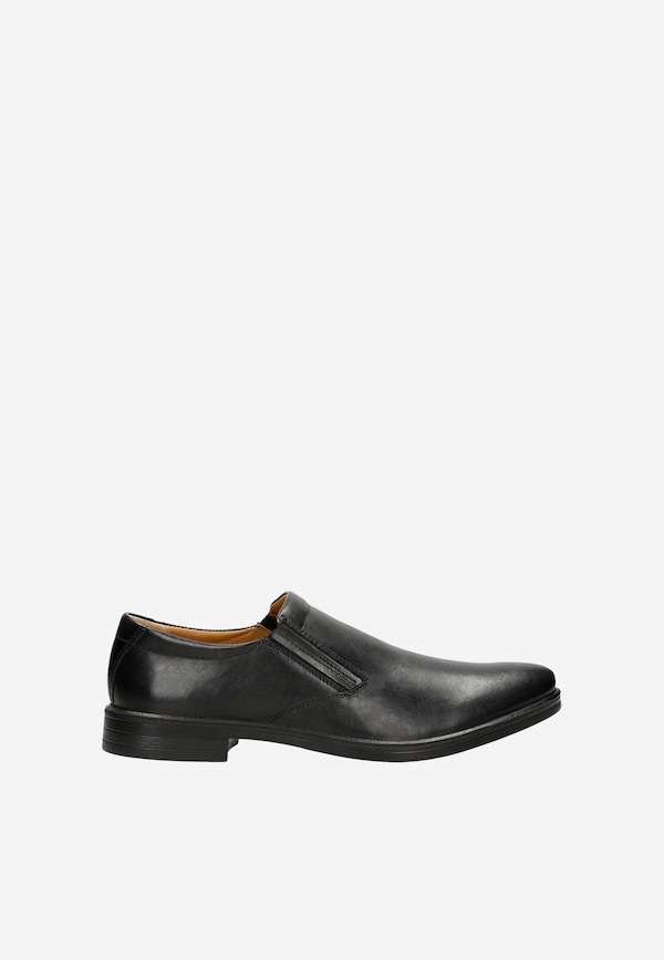 Men's black slip-on shoes made of smooth leather