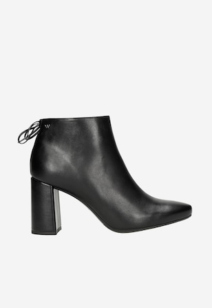 Czarne skórzane botki damskie na słupku z noskiem w szpic 