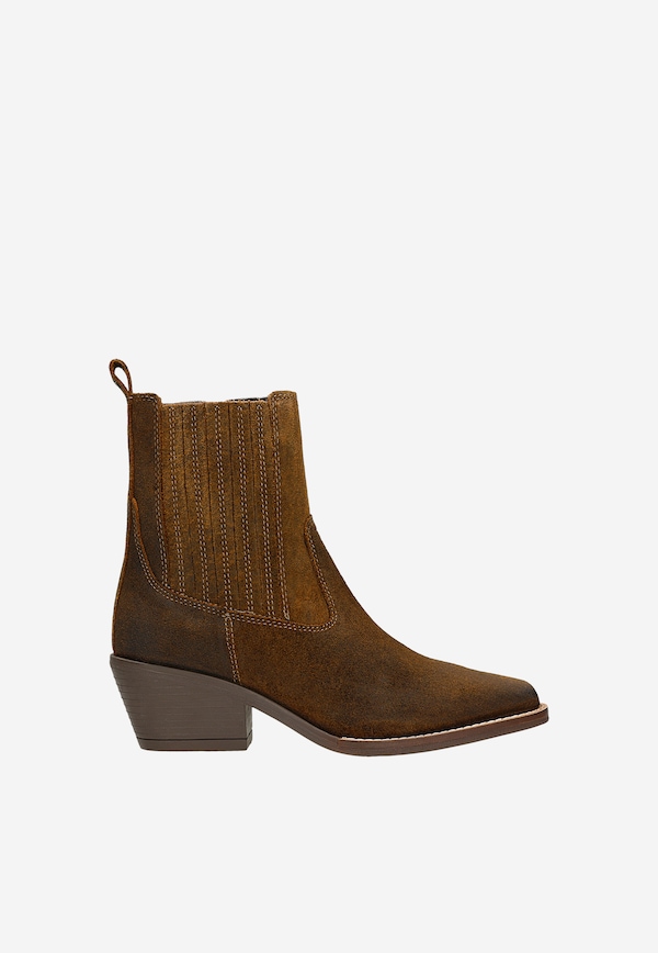 Brown ankle boots in cowboy style