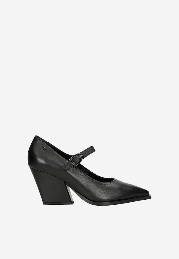 Black heeled cowboy-style pumps