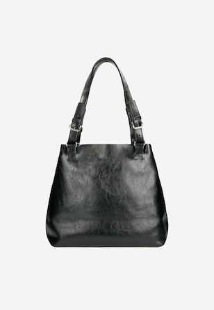 Čierna dámska kabelka – krásna na povrchu, ale aj vo vnútri