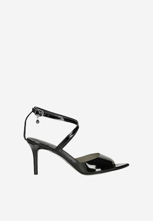 Wieczorowe lakierowane sandały na szpilce